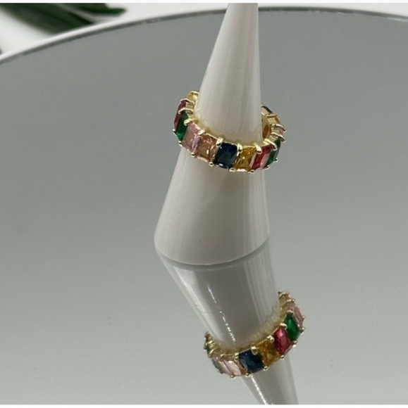 🌟 NWOT Emerald cut, rainbow ring size 7 - Picture 3 of 3